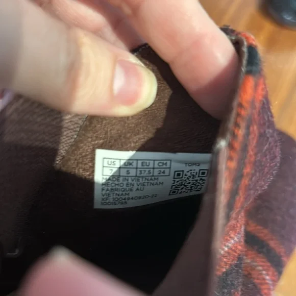 TOMS Plaid Flannel Wedge Heels - Picture 5 of 6